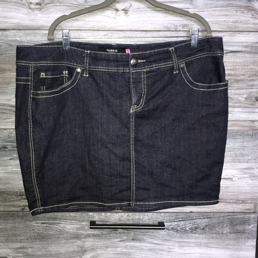 Torrid dark denim mini skirt size 18